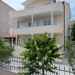 Spacious Modern Miljak - 1min To The