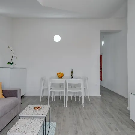 Spacious Modern Miljak - 1min To The Lägenhet Trogir