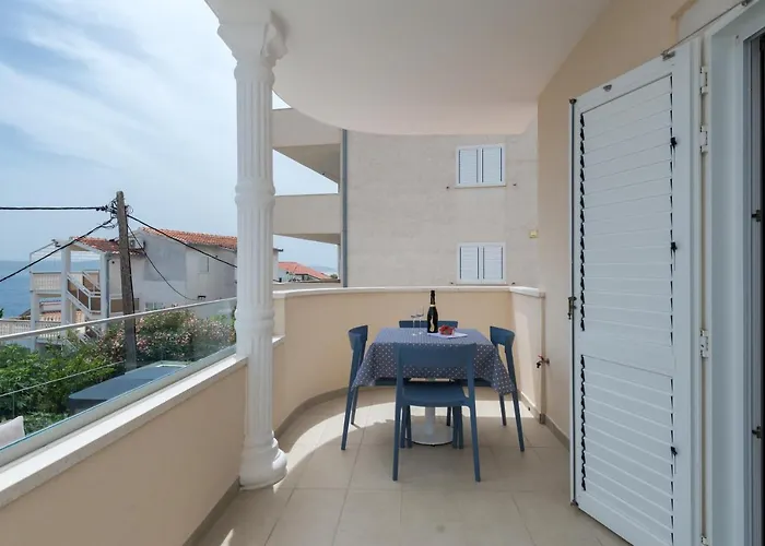 Lägenhet Spacious Modern Miljak - 1min To The Trogir
