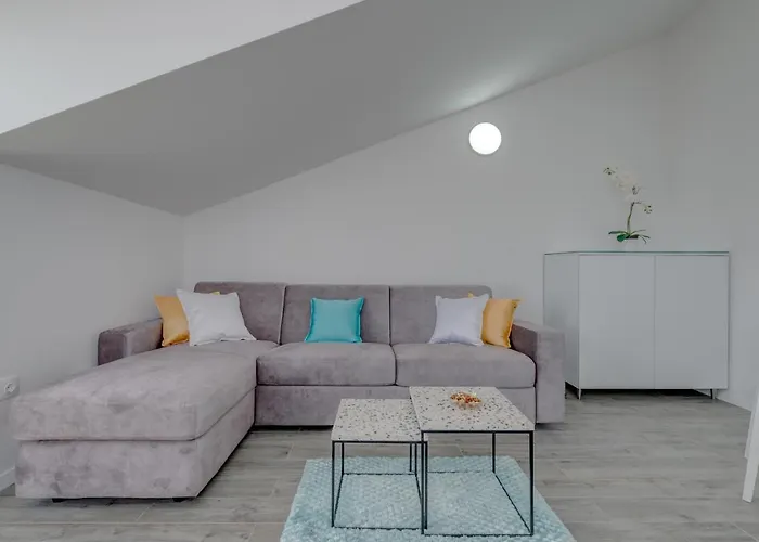 Spacious Modern Miljak - 1min To The 公寓