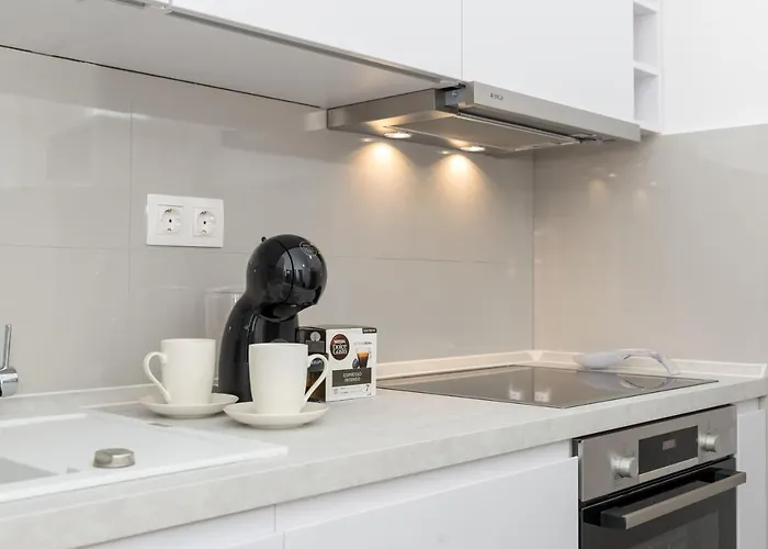 Spacious Modern Miljak - 1min To The 公寓