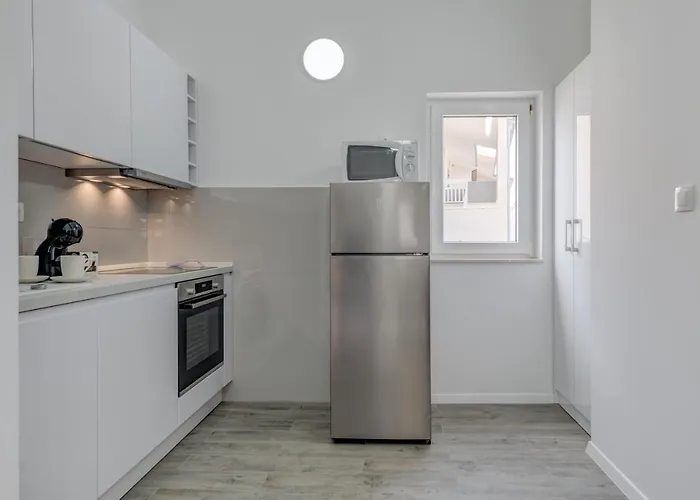 Spacious Modern Miljak - 1min To The Lägenhet Trogir
