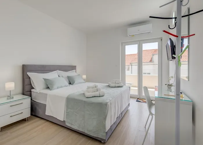 Lägenhet Spacious Modern Miljak - 1min To The Trogir