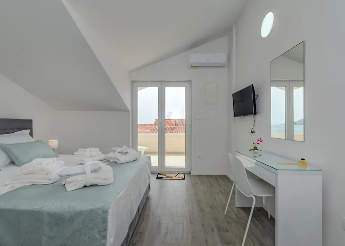Spacious Modern Miljak - 1min To The * Trogir