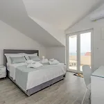 Spacious Modern Miljak - 1min To The Appartamento