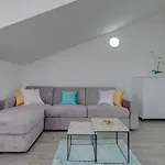 Spacious Modern Miljak - 1min To The Appartamento
