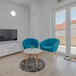 Spacious Modern Miljak - 1min To The Appartamento Traù