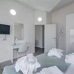 Spacious Modern Miljak - 1min To The Appartamento