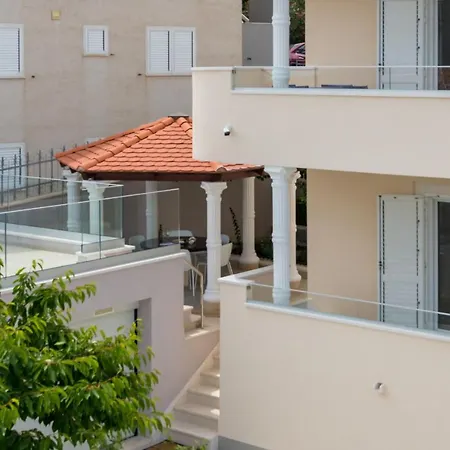 Spacious Modern Miljak - 1min To The