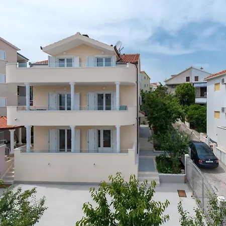 Apartment Spacious Modern Miljak - 1min To The Trogir