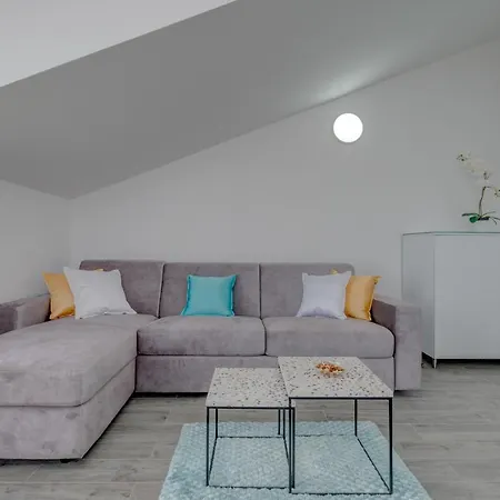 Spacious Modern Miljak - 1min To The Apartman