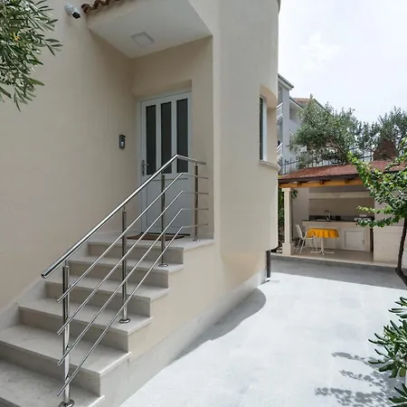 Spacious Modern Miljak - 1min To The *