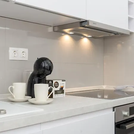 Spacious Modern Miljak - 1min To The Apartman