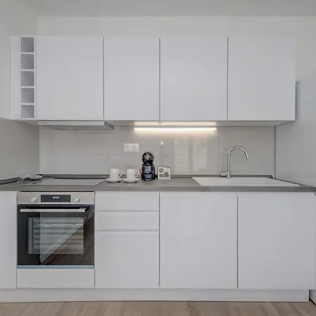 Spacious Modern Miljak - 1min To The *