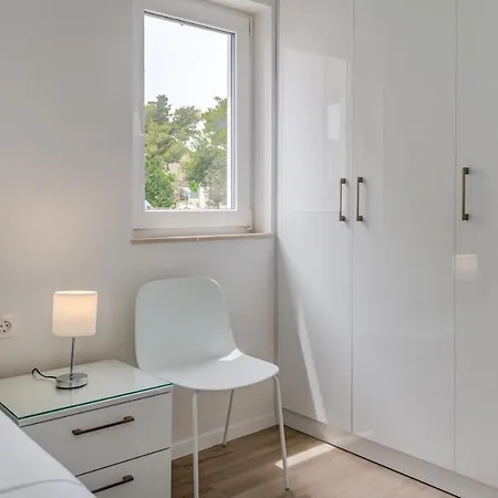 Spacious Modern Miljak - 1min To The Apartman *