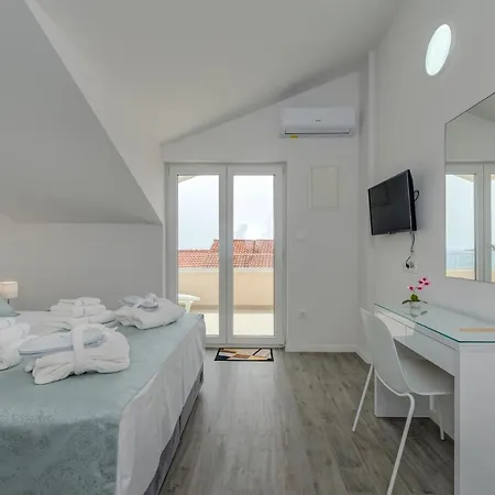 Spacious Modern Miljak - 1min To The * Trogir