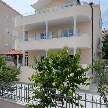 Spacious Modern Miljak - 1min To The