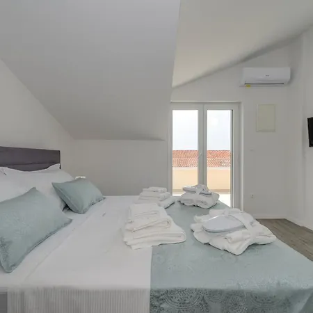 Spacious Modern Miljak - 1min To The Apartman