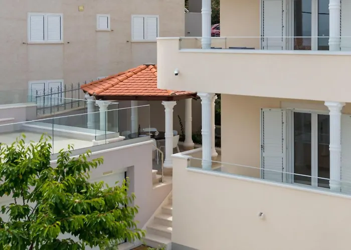 Spacious Modern Miljak - 1min To The