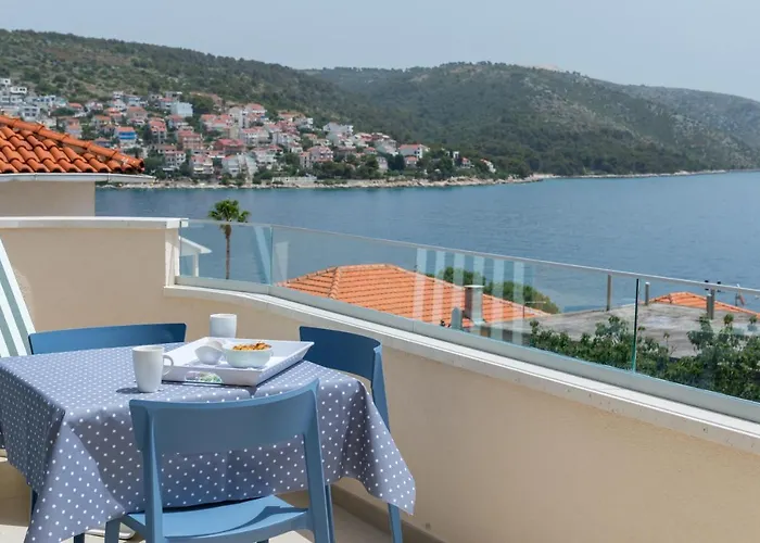 דירה Spacious Modern Miljak - 1min To The *