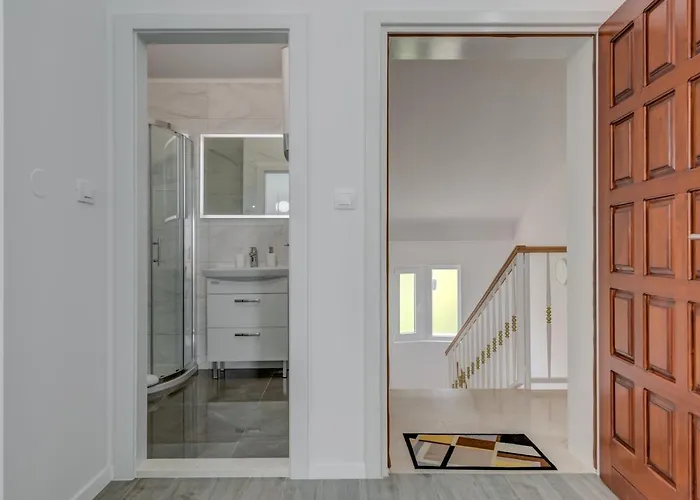 Spacious Modern Miljak - 1min To The *