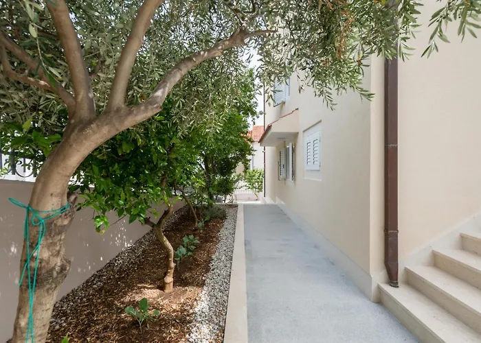 דירה Spacious Modern Miljak - 1min To The *