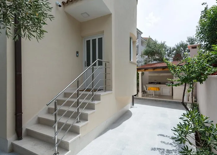 Spacious Modern Miljak - 1min To The *