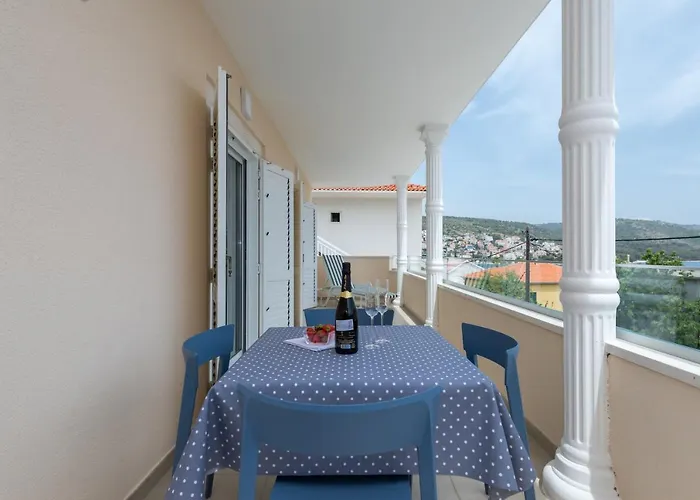 Spacious Modern Miljak - 1min To The דירה