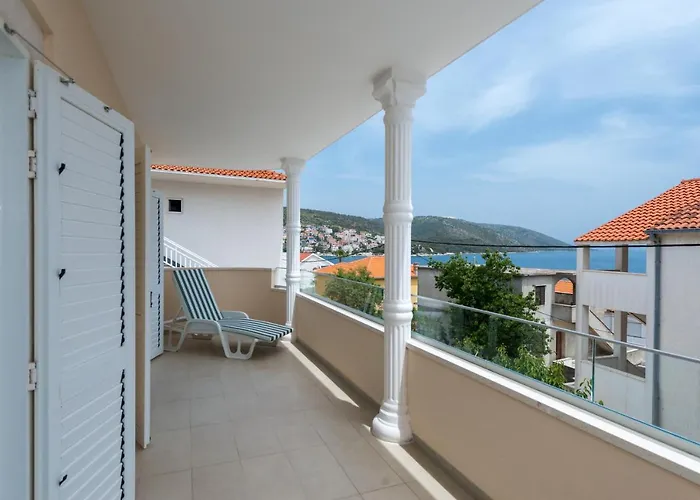 Spacious Modern Miljak - 1min To The דירה *