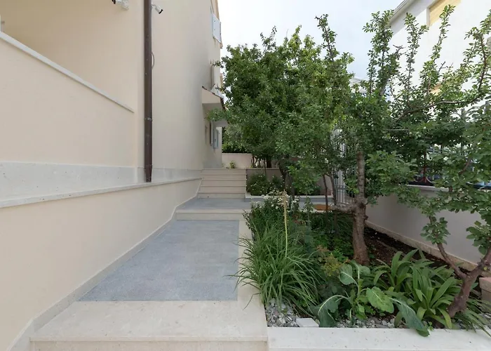 דירה Spacious Modern Miljak - 1min To The