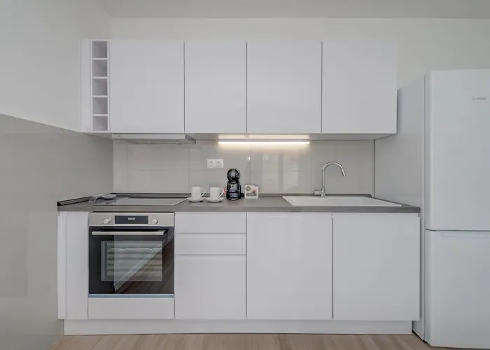 Spacious Modern Miljak - 1min To The *