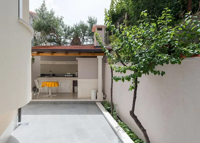 דירה Spacious Modern Miljak - 1min To The *