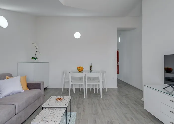 Spacious Modern Miljak - 1min To The Apartament Trogir