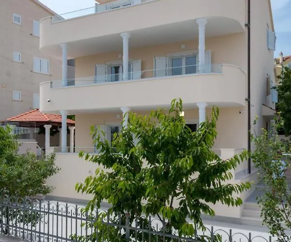 Spacious Modern Miljak - 1min To The