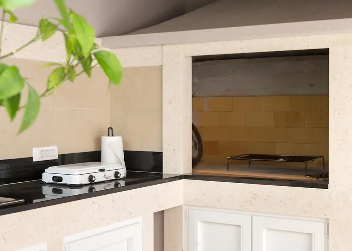 Spacious Modern Miljak - 1min To The