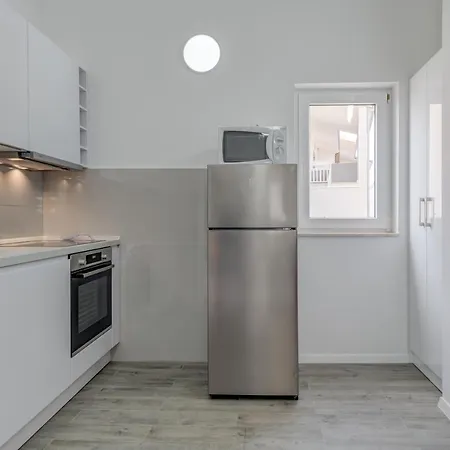Spacious Modern Miljak - 1min To The Apartamento Trogir