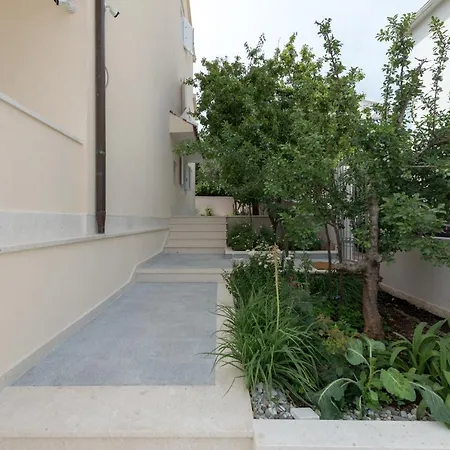Apartamento Spacious Modern Miljak - 1min To The