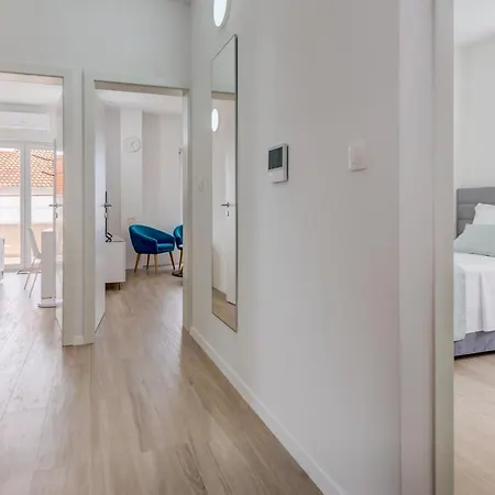 Spacious Modern Miljak - 1min To The Apartamento Trogir